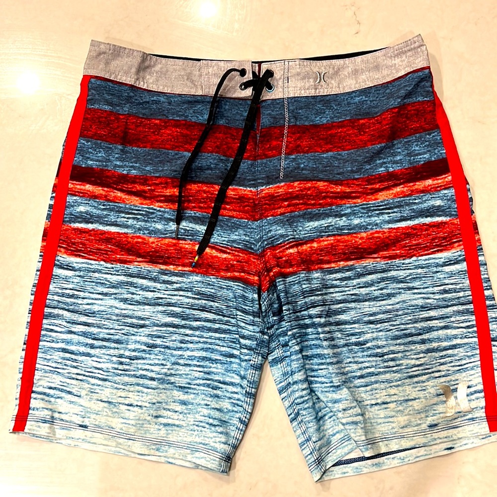 Men’s Hurley USA colored swim trunks. Size 34